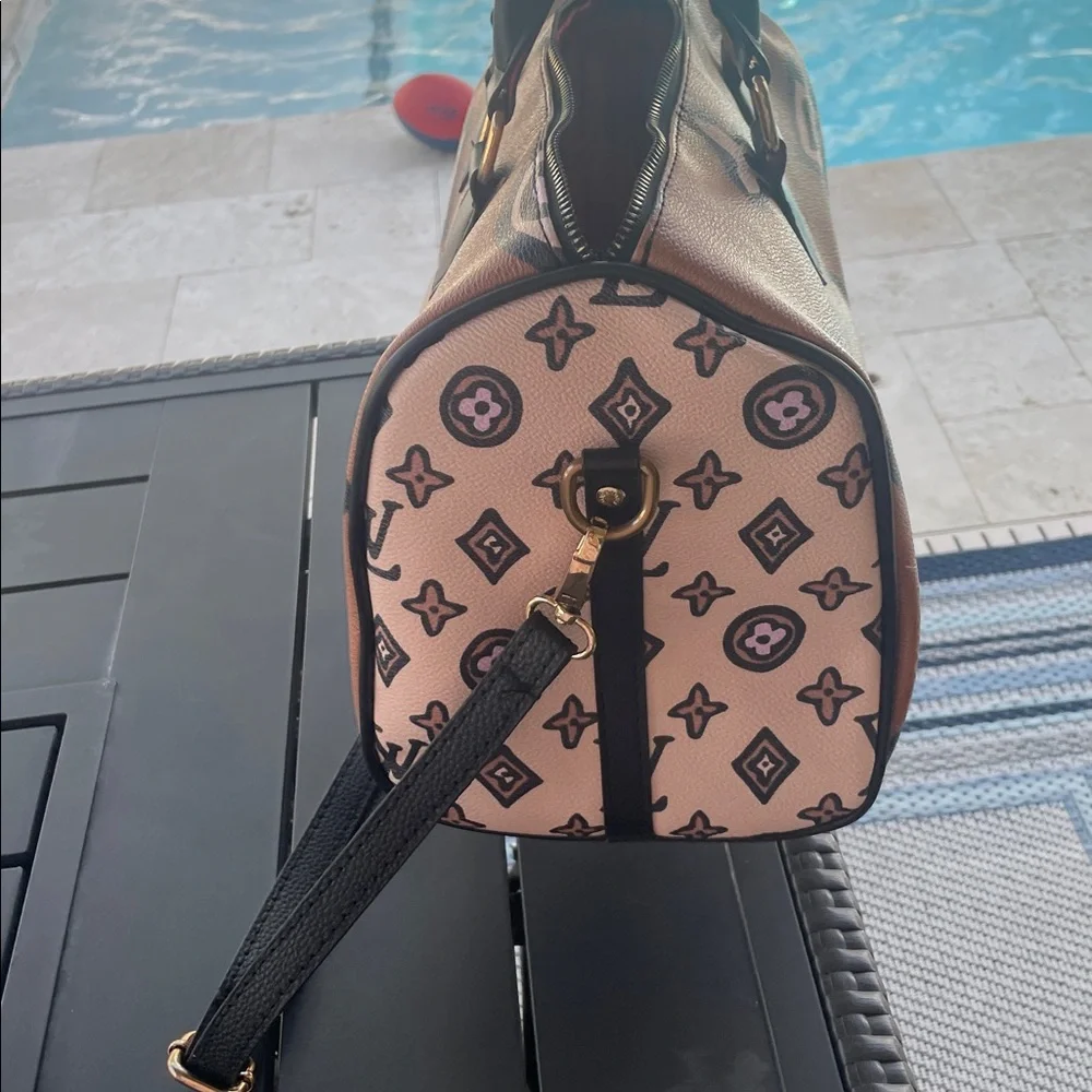 Speedy Crossbody - Picture 6 of 11